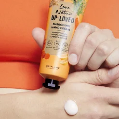Creme de Mãos Energizante com Limão Reciclado, Cenoura e Gengibre Biológicos Love Nature Up-Loved 75 ml.