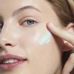 Creme de Rosto Hidratante com Aloé Vera e Ananás Biológicos Love Nature 50 ml.