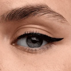 Eyeliner Híbrido Iconic Giordani Gold - Black 0.56 ml.