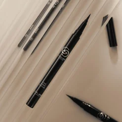 Eyeliner Híbrido Iconic Giordani Gold - Black 0.56 ml.