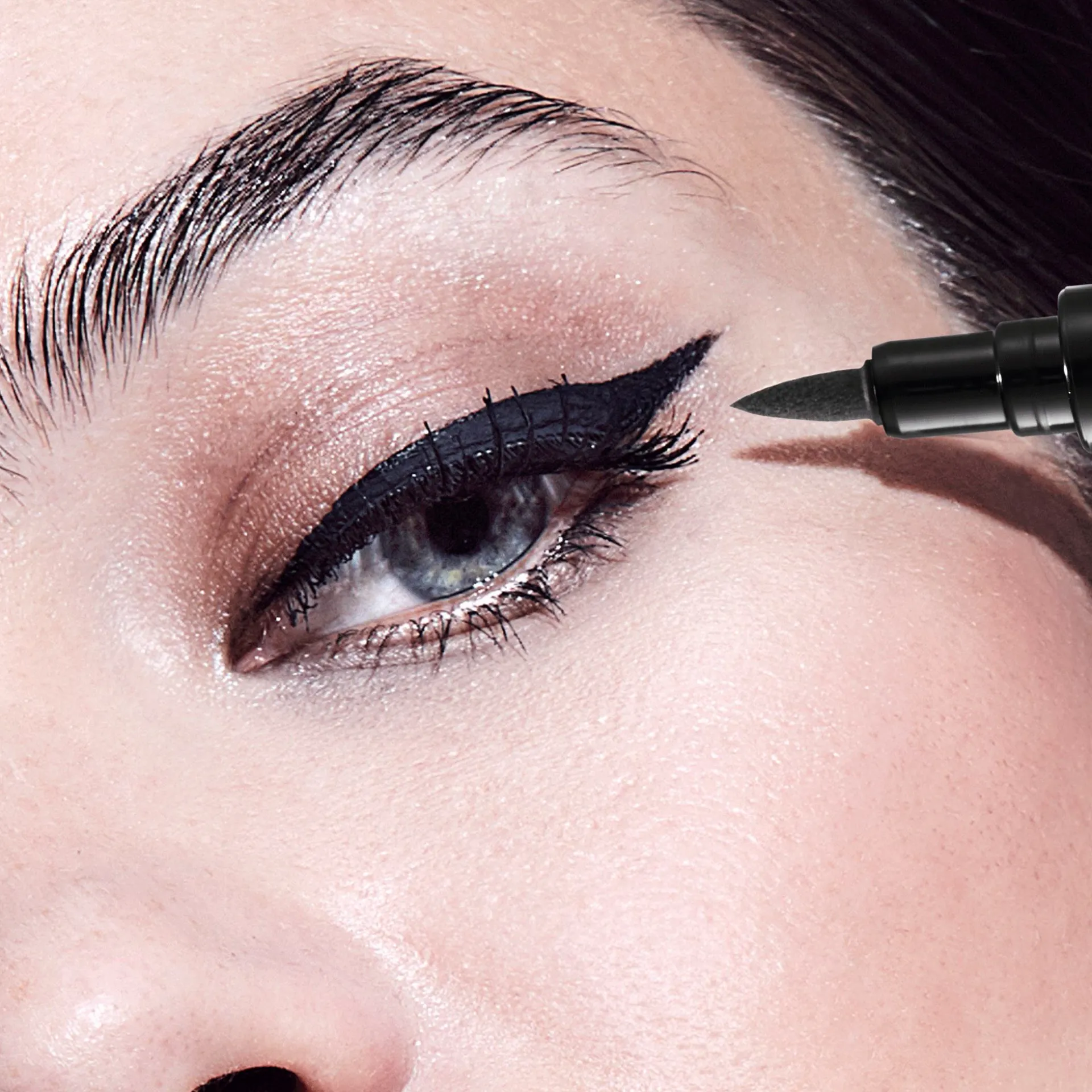 Eyeliner Stylo À Prova de Água THE ONE 377501.6 g.