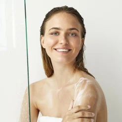 Gel de Duche Refrescante com Água de Coco e Melão Biológicos Love Nature 500 ml.