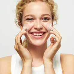 Gel de Limpeza Purificante com Tea Tree e Lima Biológicos Love Nature 125 ml.