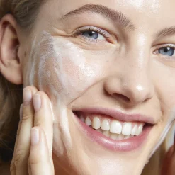 Gel Limpeza Hidratante com Aloé Vera e Ananás Biológicos Love Nature 125 ml.