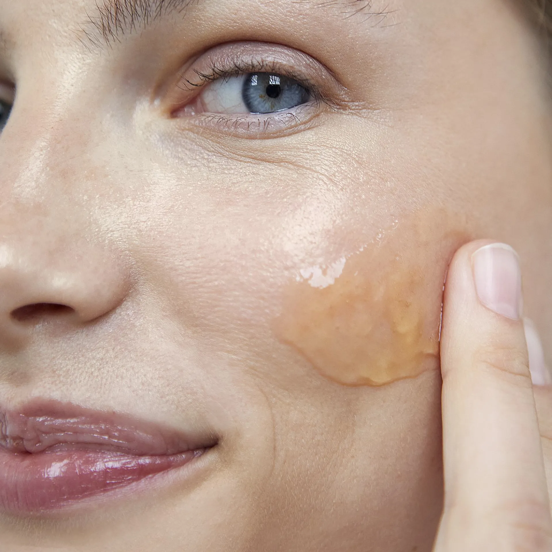 Máscara Facial Energizante com Limão Reciclado, Cenoura e Gengibre Biológicos Love Nature Up-Loved 10 ml.